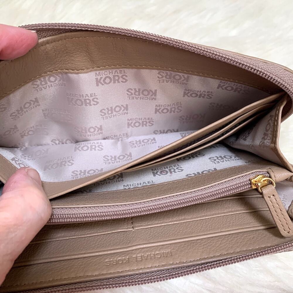 MICHAEL KORS Dark Khaki Taupe Leather Zip Around SARATOGA Continental Wallet - Picture 10 of 16